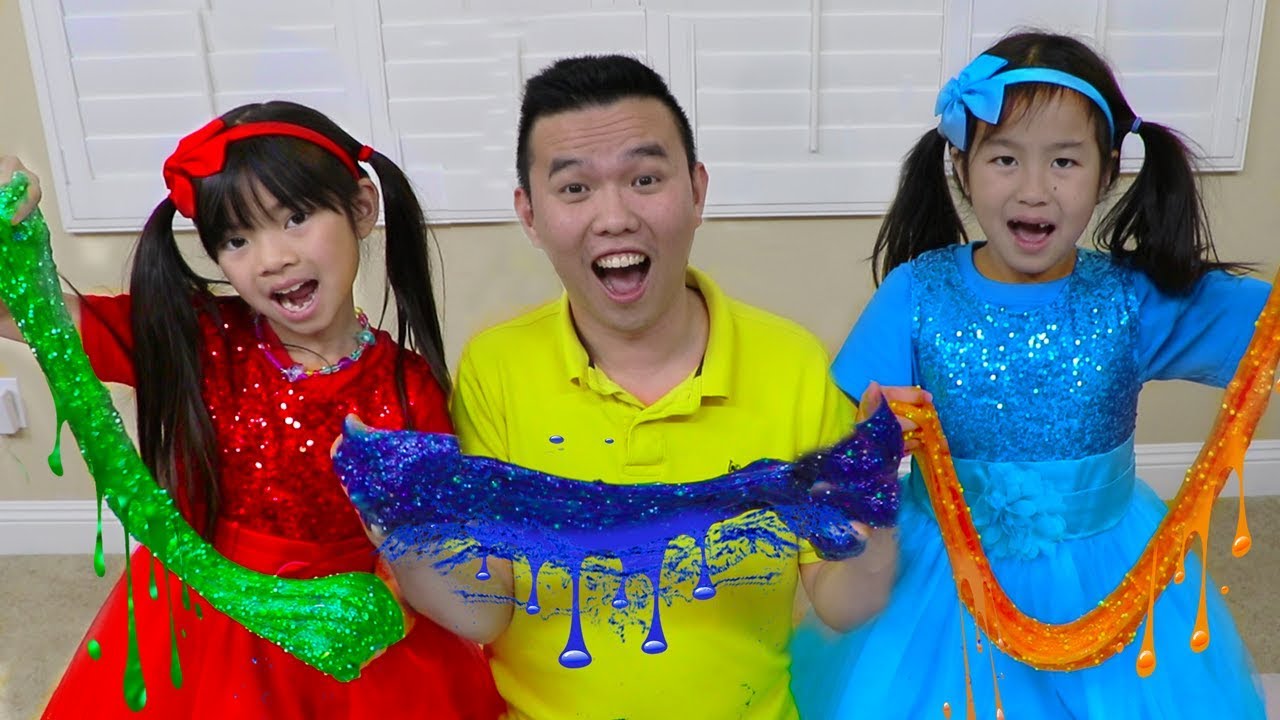 Emma & Jannie Pretend Play Making Satisfying Colorful Glitter Glue Slime