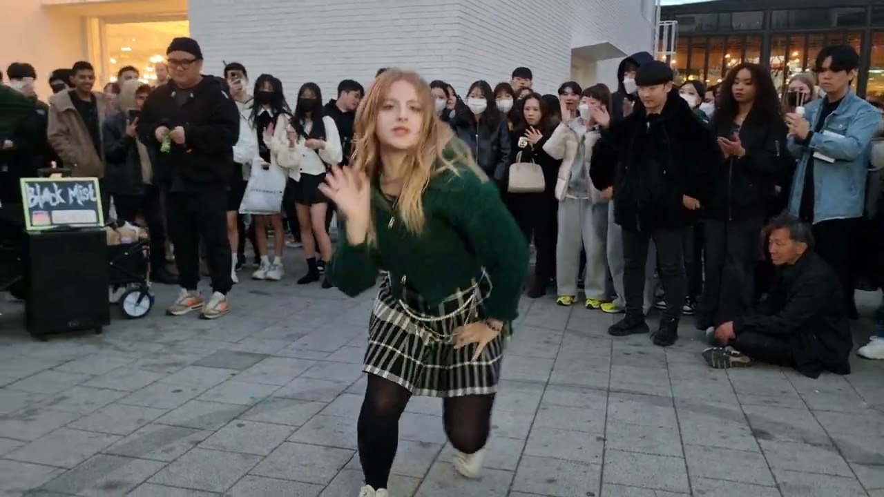 [STREET ARTIST] BLACK MIST: LIA. INTERACTIVE HONGDAE BUSKING. 230305.