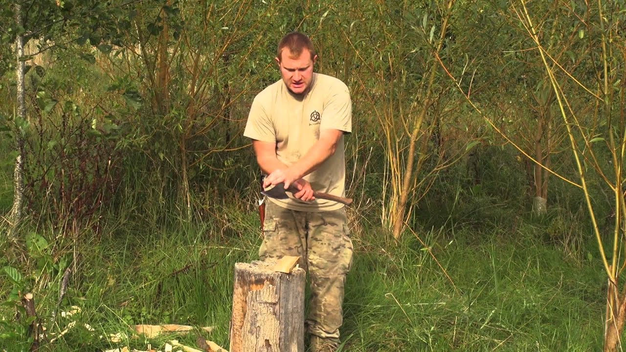 Using the Nordic Carver Axe