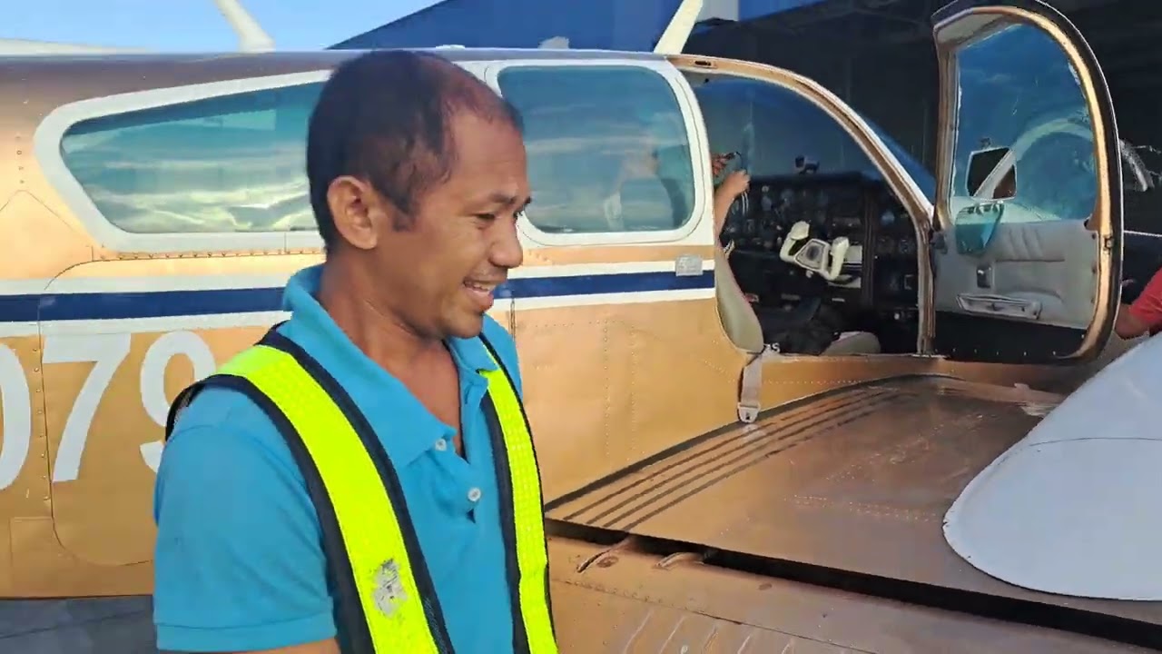 LANDING AT SANGLEY POINT THANKING PILOT FOR HIS EXCELLENT FLYING SKILLS OF A TINY PLANE #planeride 
