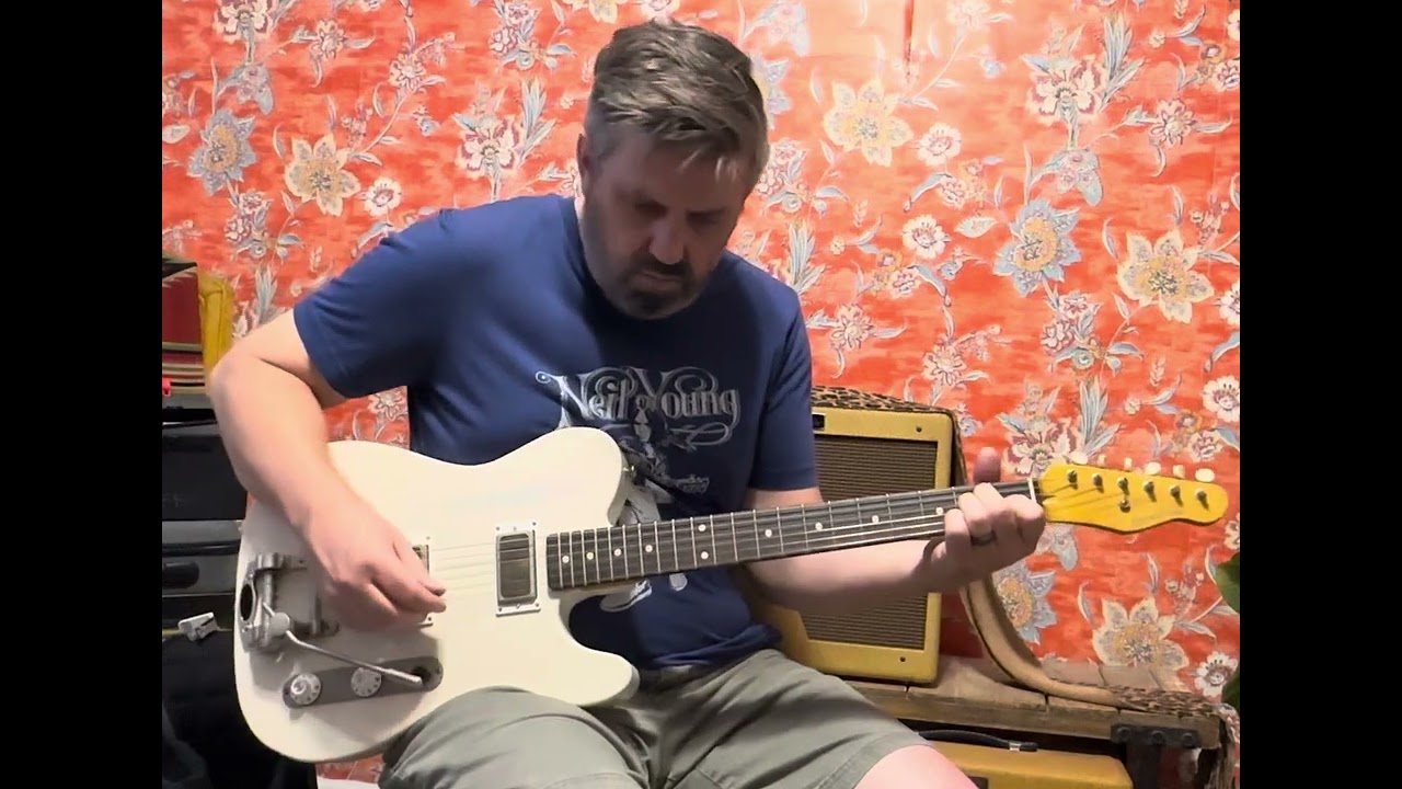Short clip of this RetroSound Americana featuring the Arcane Super Foil neck pickup!