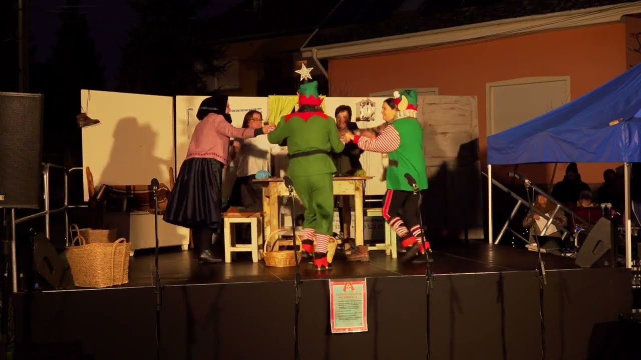 A suszter manói előadás az adventi vásárban