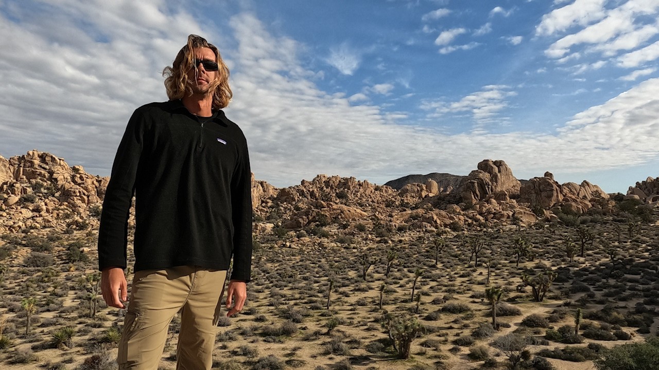 Climbing the boulders of Joshua Tree NP, California