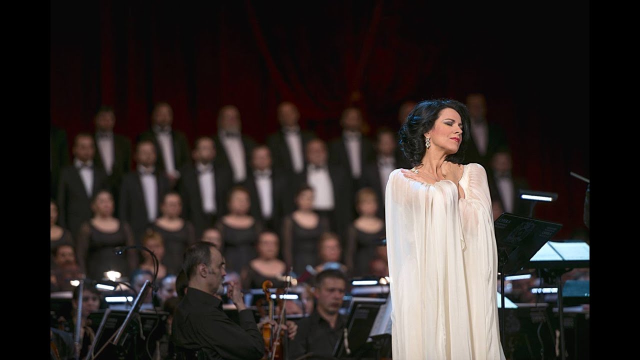 Angela Gheorghiu as Maddalena in Andrea Chénier: La Mamma Morta