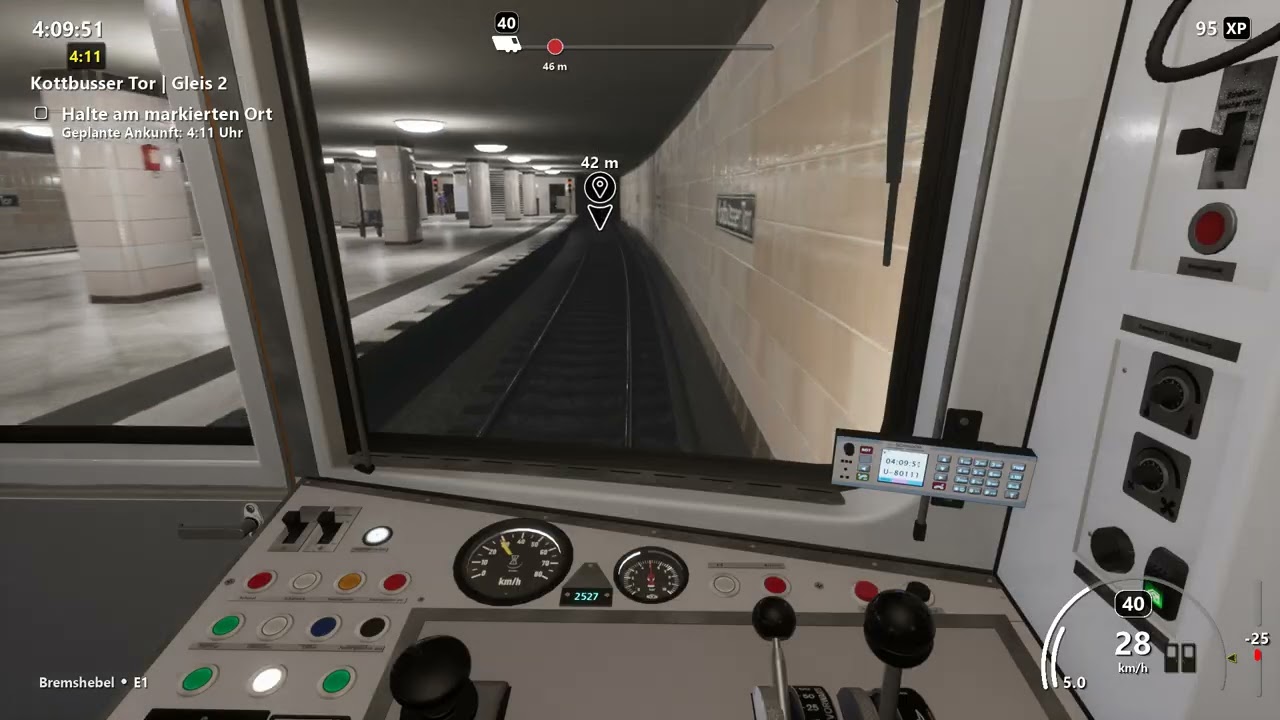 Neuer Streckenabschnitt zum ALEXANDERPLATZ und ein neues Fahrzeug den F74E
