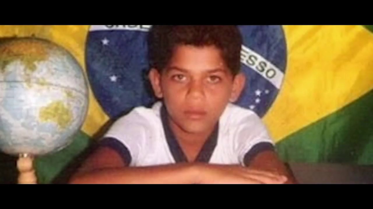 MAC - Eu venci o mundo-- homenagem a DANI ALVES ( Video Oficial ) .