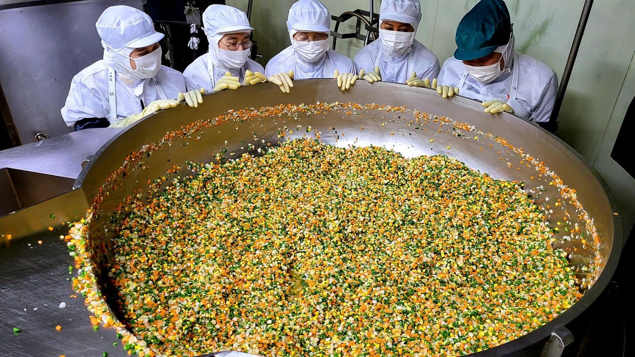 Удивительный процесс массового производства жареного риса с креветками