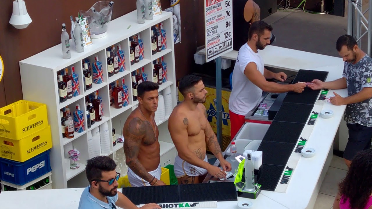 Circuit festival 2017 Papa beach barty Club del Mar Barcelona Gogo dancers boys