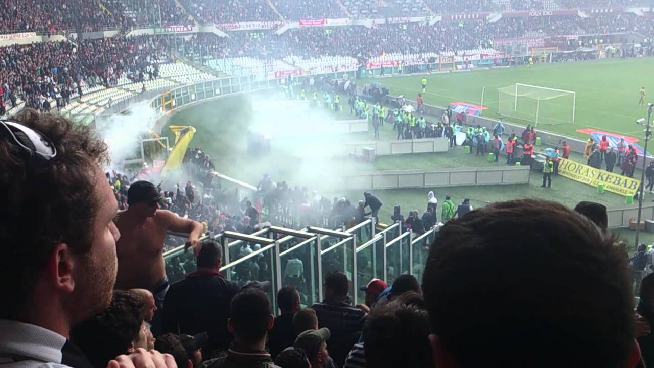 torino 0-2 JUVENTUS Settore ospiti: Cori all'inizio della partita, IN CASA GIOCHIAMO NOI.mp4