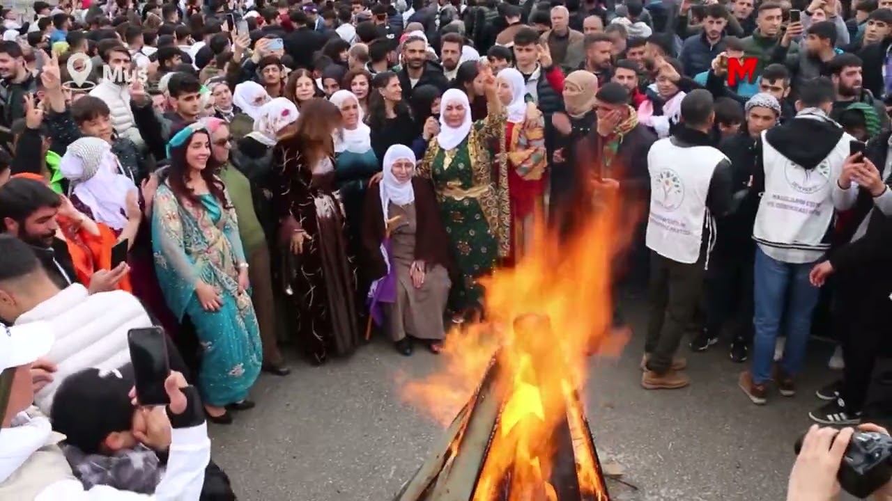MÛŞLULAR NEWROZ ATEŞİYLE ISINDI: ÖCALAN'A GÜVENİMİZ TAM