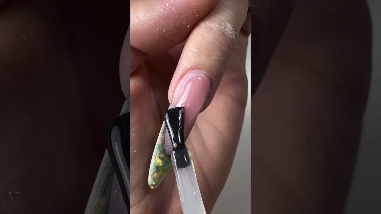Ongles Luxe : Nude Ros&eacute; & Pierres &Eacute;meraude 💅🏼💎