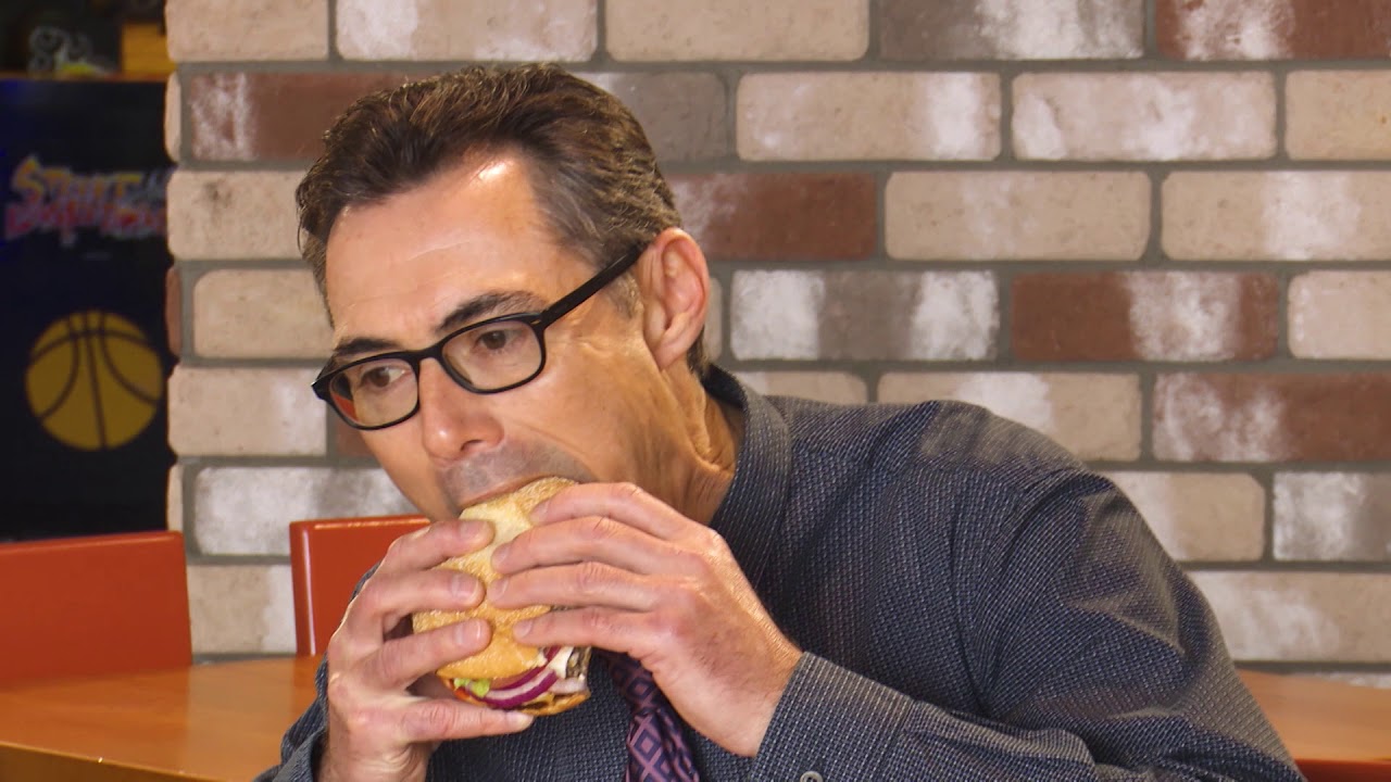 Jono and Ben make their own Burger King burgers