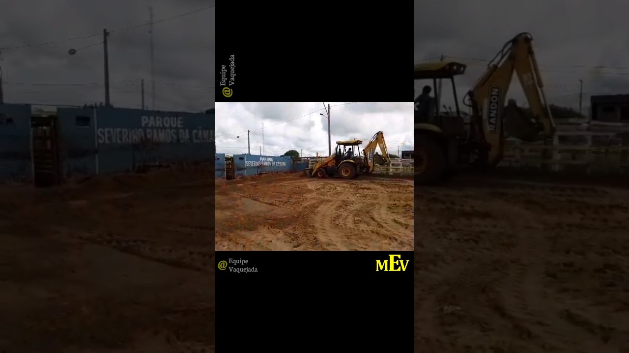 Pista de vaquejada sendo aplanada para vaquejada de Janda&iacute;ra/RN