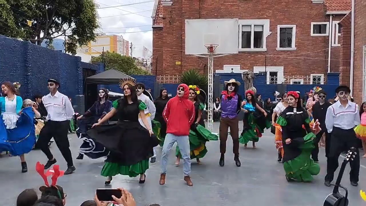 FUERZA LATINA - Coco, las aventuras de Miguel