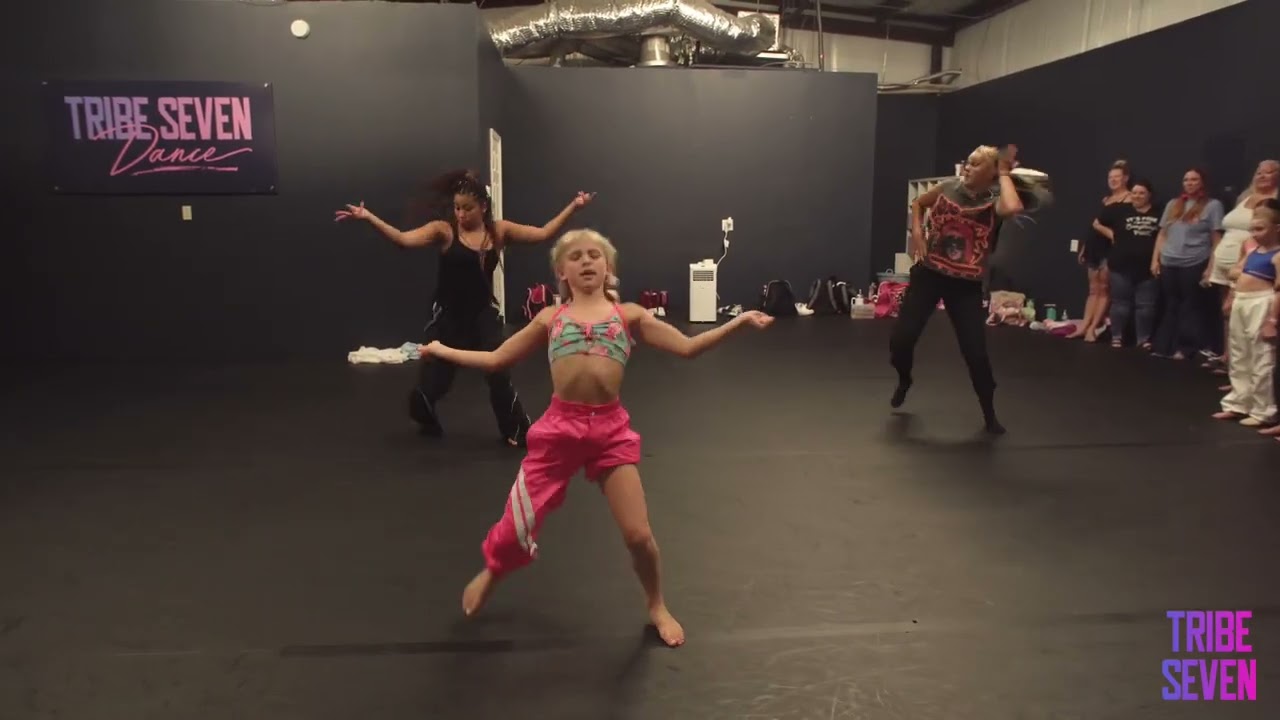 Grace Gerszewski dancing with Dakayla Wilson and JoJo Siwa at Tribe Seven Dance