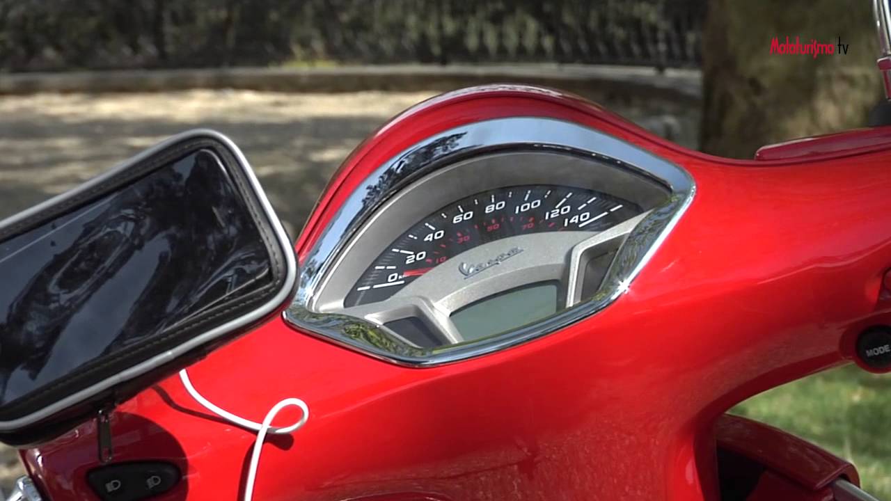 MOTOTURISMO - In prova - Vespa GTS 300 i.e. (2014)