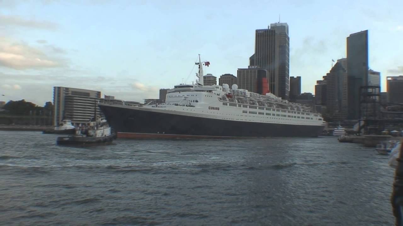 QE2 Leaving Sydney Harbour for the last time