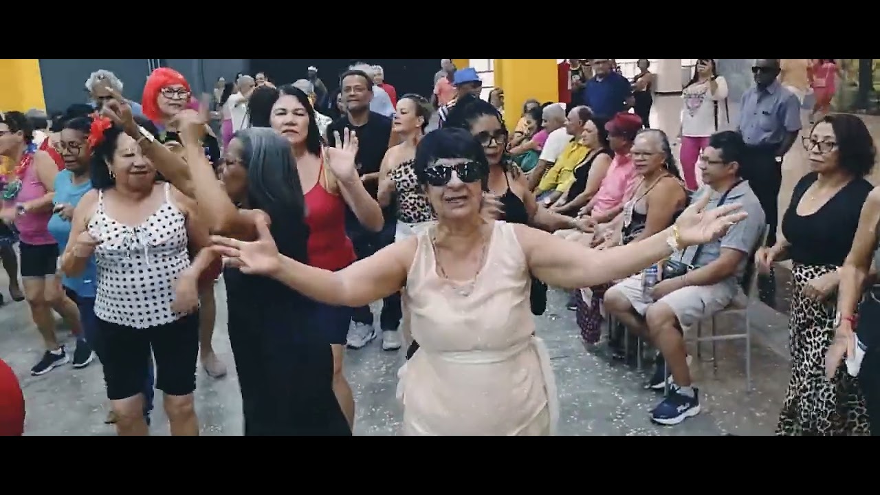 Baile da Família no Plaza Shopping Carapicuíba BAILÃO DO GALHARDO 🤠 no Ritmo de Carnaval 👏🏻