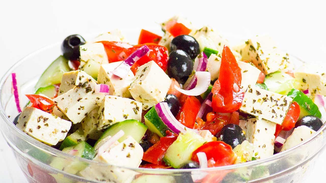 Veganer Griechischer Salat mit Feto (Fermentierter Tofu) - Gesund & Lecker! | Unsere Vegane K&uuml;che 💚