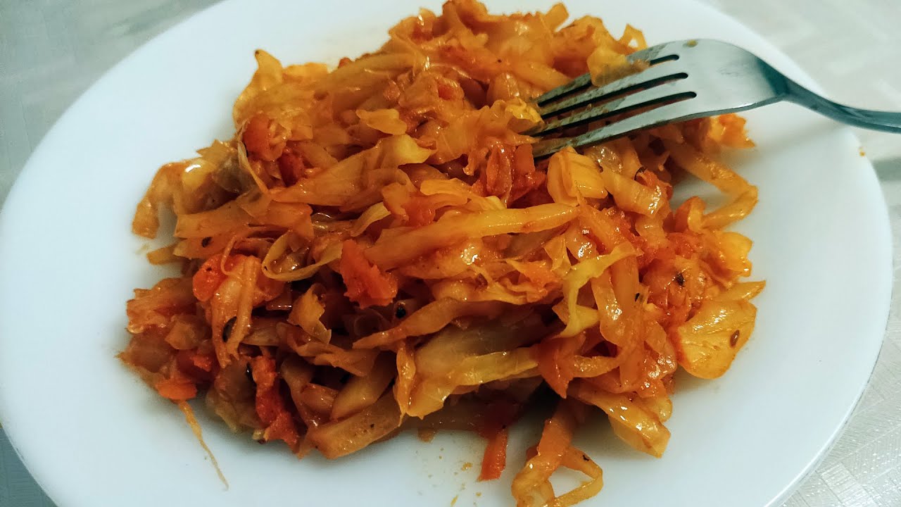 Как вкусно потушить капусту с томатной пастой