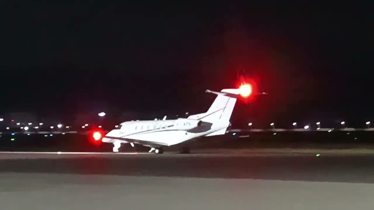 Mumbai airport landing and takeoff #shriavinashsingh #avinashsingh #airport #navimumbaiairport