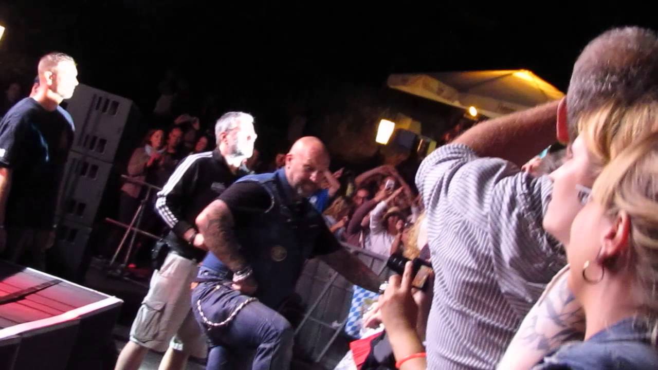 The BossHoss, Boss Burns Crowdsurfing @ Dresden, 7.9.2014