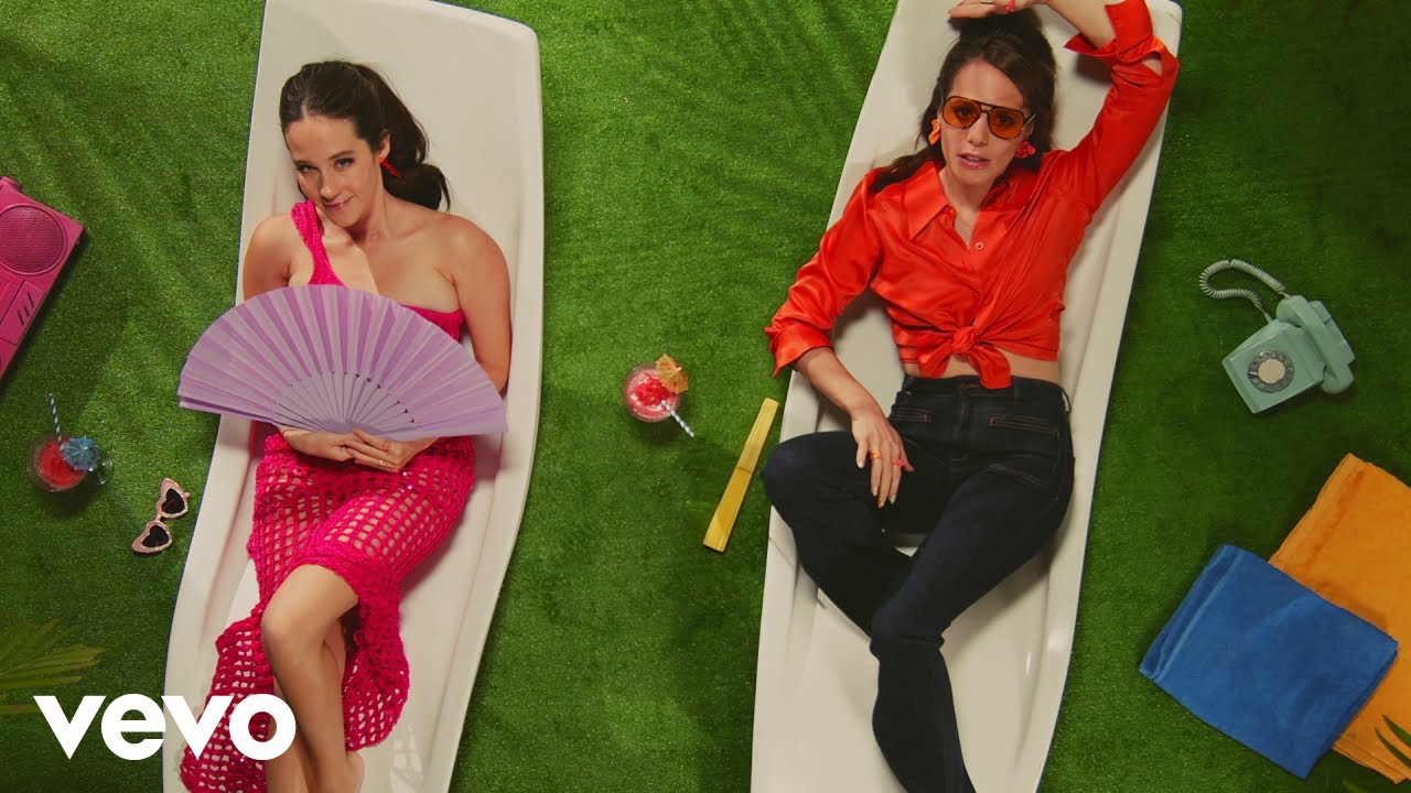 Silvina Moreno, Ximena Sariñana - Pedestal (Official Video)