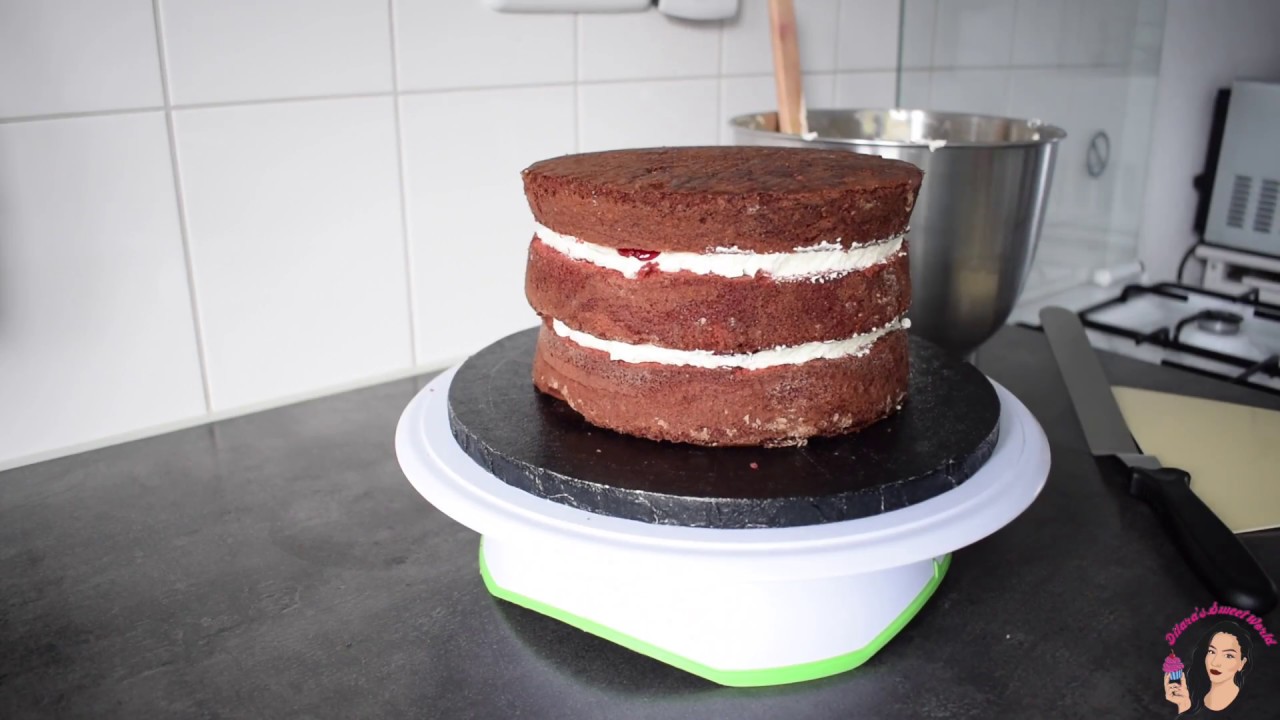 Makkelijke Halloween Drip Taart (Red Velvet)