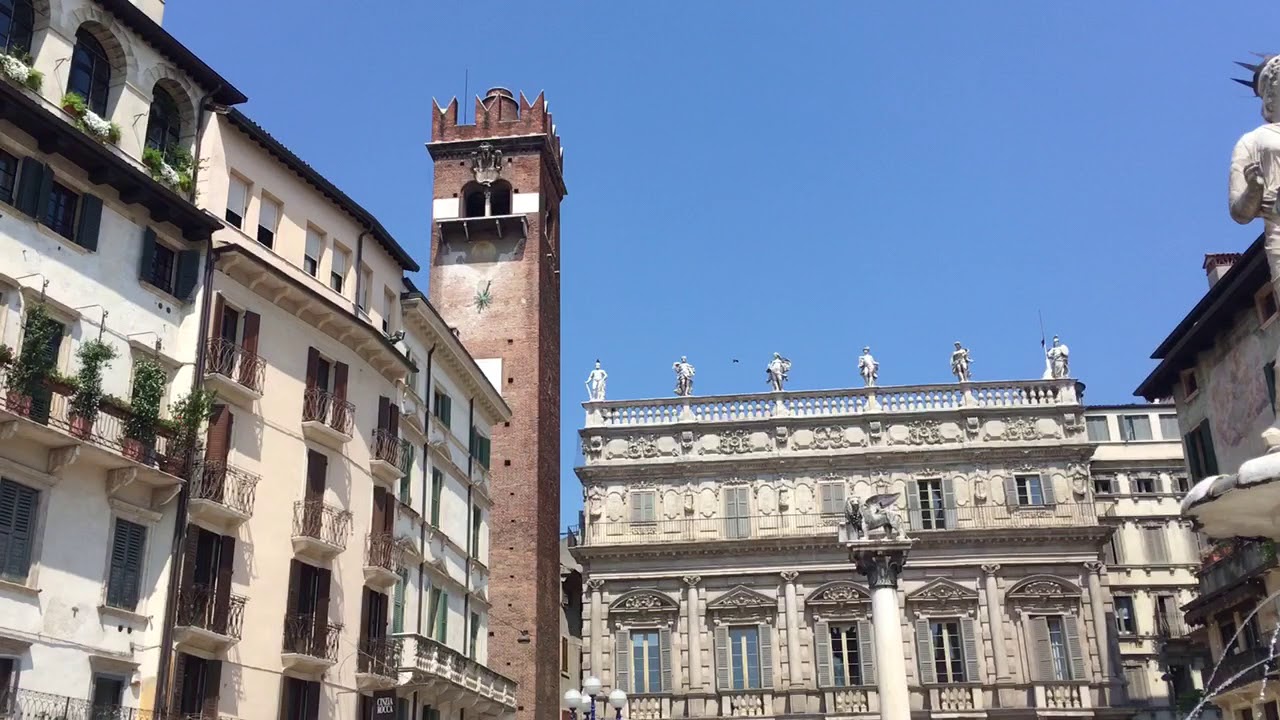 Фонтан Мадонны. Piazza Erbe. Пьяцца делле Эрбе. Inside Verona