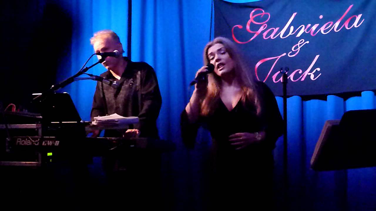 Gabriela und Jack in der Bluebar