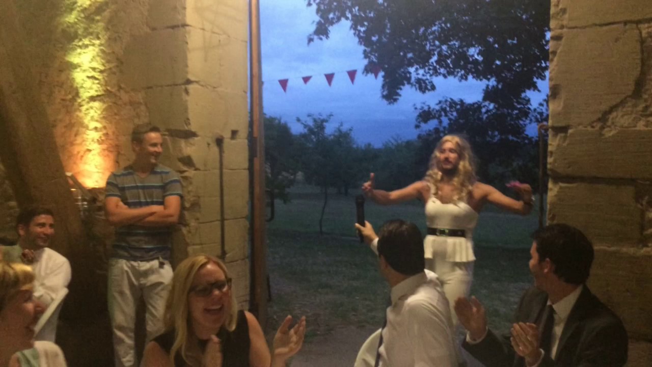 Helene Fischer Double crashes Wedding Party