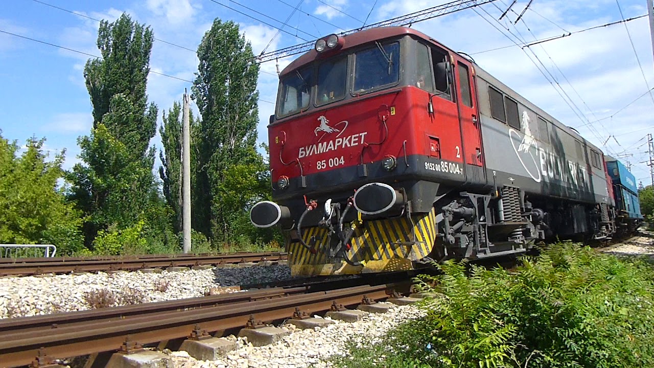 Bulmarket с локомотиви 85 004 и 86 001