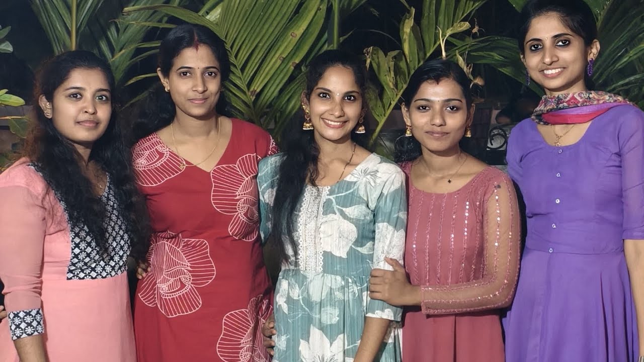 മാരിക്കൊളുന്തേ മണക്കണതെന്ത്.....💃#Fusiondance #malayalamsongs #shortdance #newyearprogramme