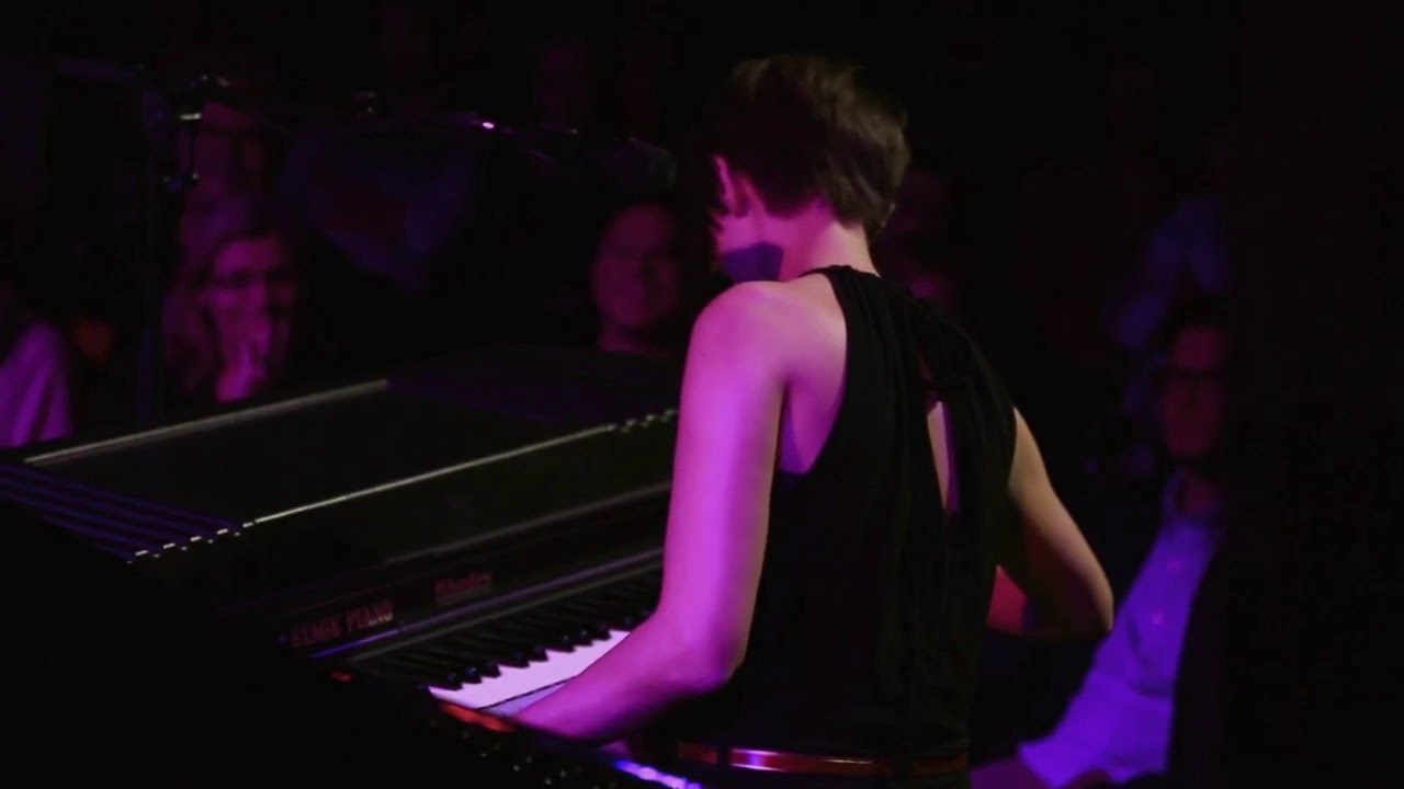 ÁNGELA TRÖNDLE SOLO - Lucky