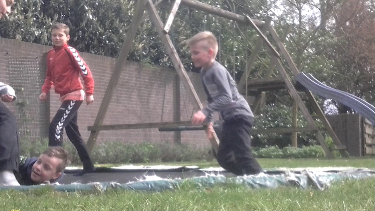 Trucjes op de trampoline