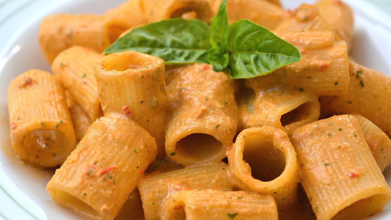 “RICETTA FACILE E VELOCE PASTA CON PESTO ALLA TRAPANESE “  