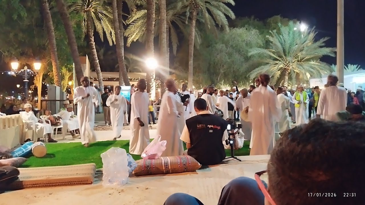 Muscat night's full vibes 💐