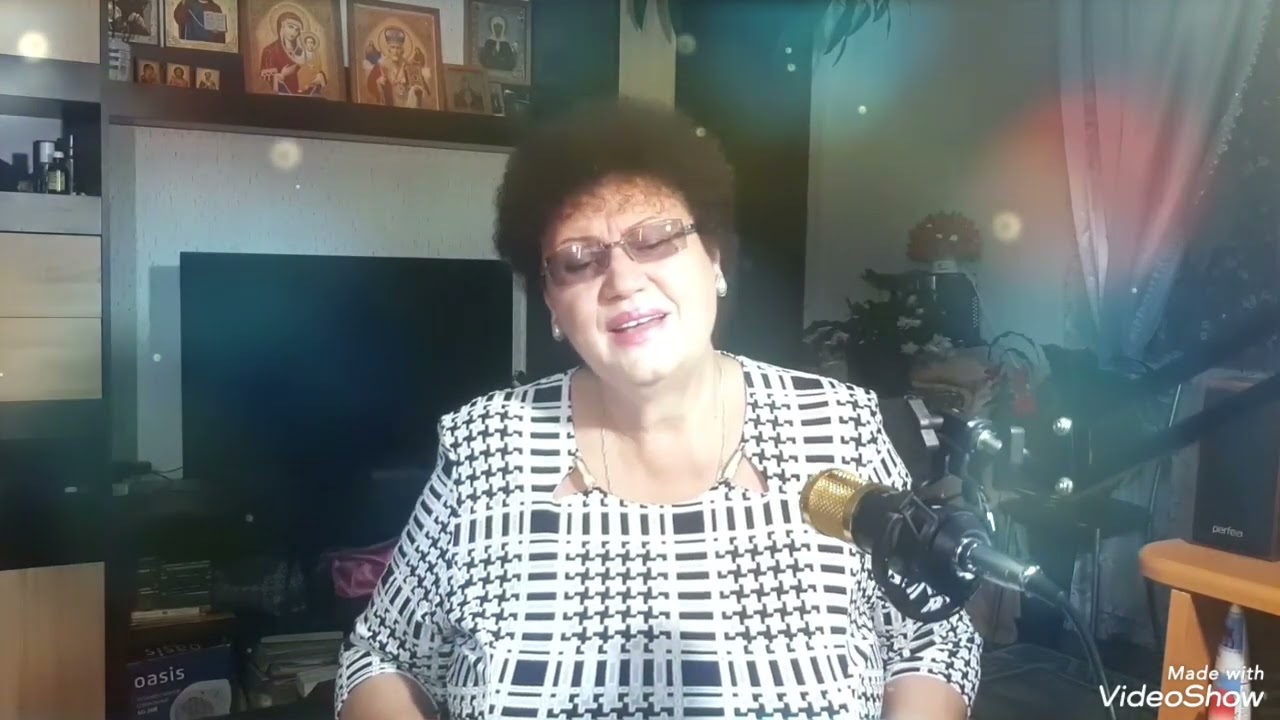 А журавли летят,за ними лебеди.