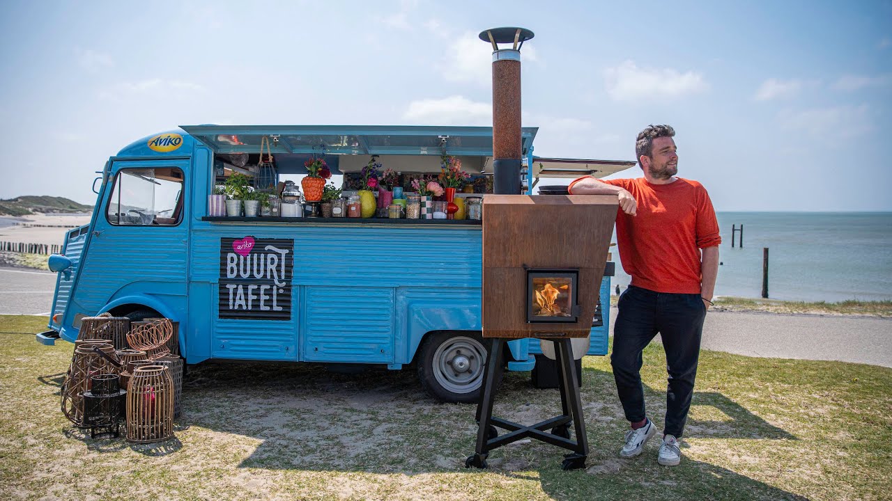 Wim Ballieu maakt aardappelbroodjes in de OVUN