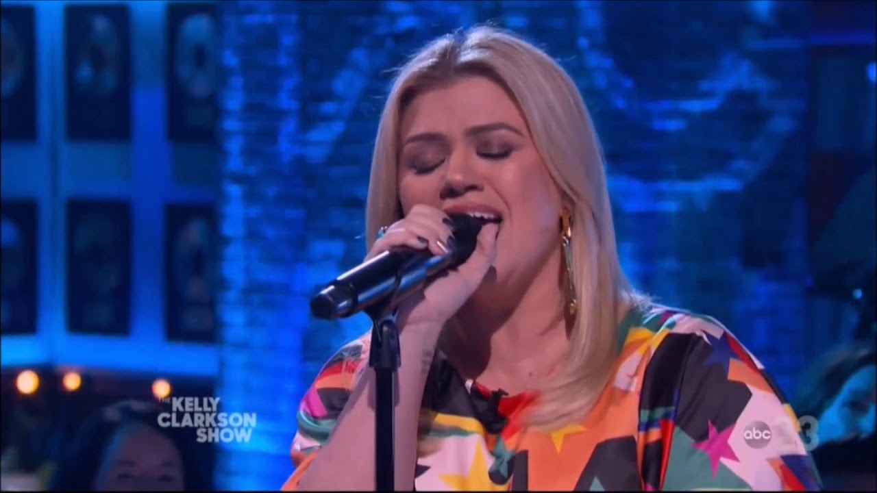 Kelly Clarkson sings 