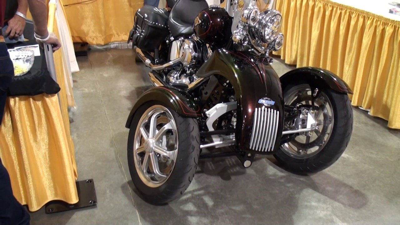 Genes Gallery, Tilting Motor Works Harley Reverse Trike Display, Springfield Missouri