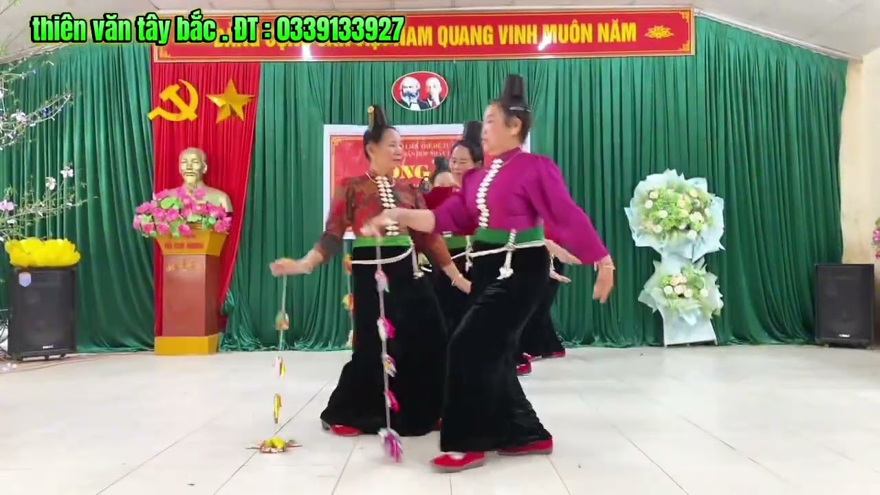 ĐVN . Bản Tra múa hoa
