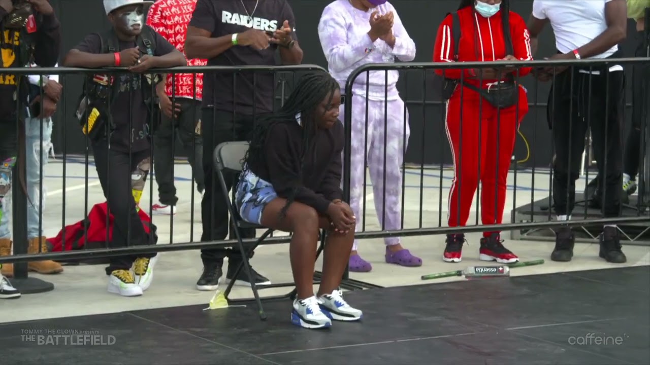 THESE GIRLS GOT OFF❗️ I FOLLOW @TOMMYTHECLOWN ON INSTAGRAM