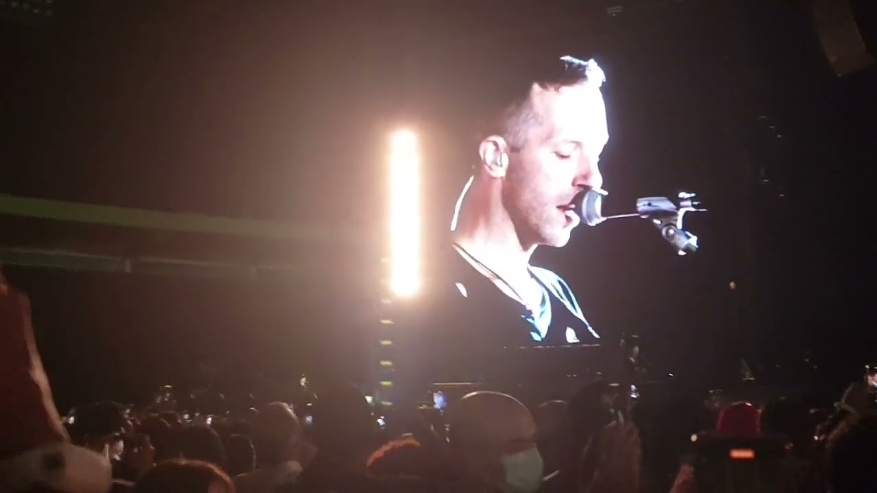 Coldplay performs Bachata Rosa. Juan Luis Guerra 440 cover.