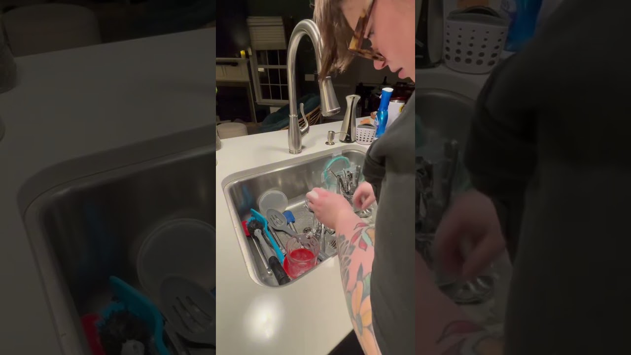 Broken dishwasher=handwashing 😞😫part comes this week  