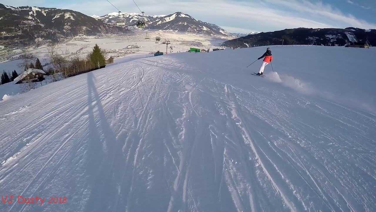 Skiing the blue 33. Schaufelberg Abfahrt,  Maiskogel Kaprun.  December 26th, 2017