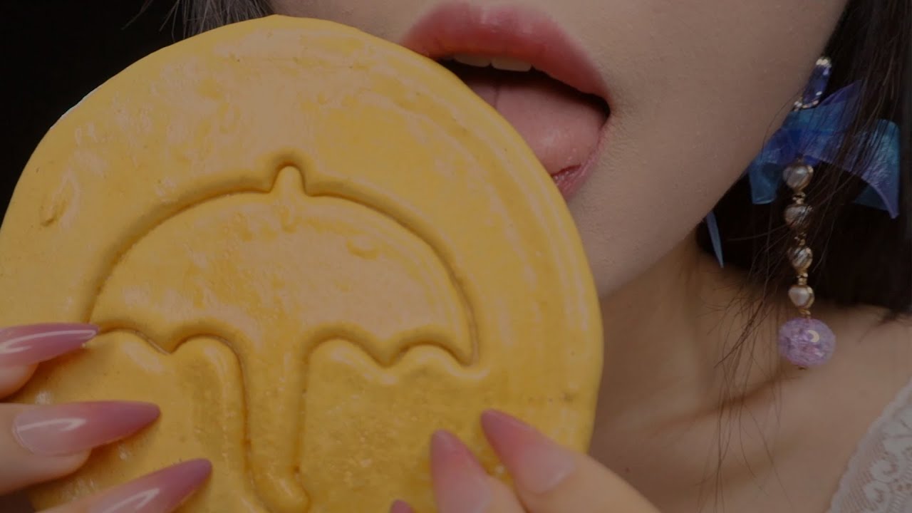 ASMR 'Dalgona' Korean Candy Eating Sounds (Extra Crunchy)
