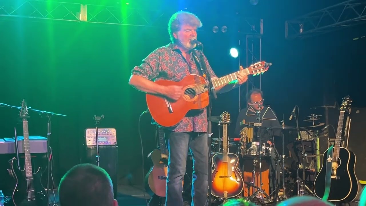 Bubbles Up performance by Mac McAnally. Plus Jimmy Buffet story.