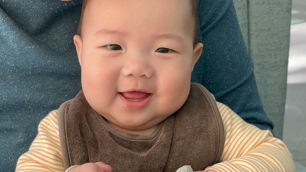 vlog | 6~7개월 아기 일상. 이유식 시작. 다양한 첫 순간들📹