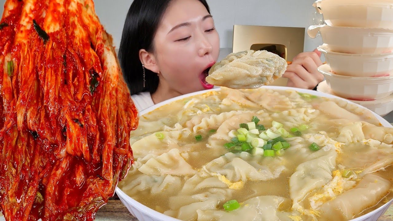 ASNR 뜨끈뜨끈 만둣국에 밥 말아서 매운김치 올려 먹을게요🥟 만두 리얼먹방 :) mandoo Soup , spicy kimchi MUKBANG